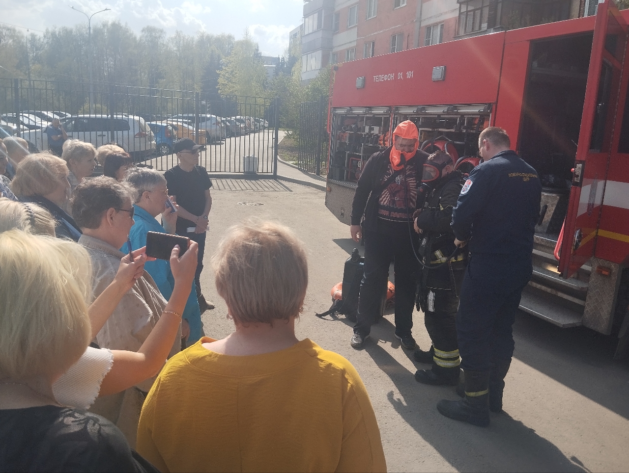 Лекция для жителей о ПБ, примерка снаряжения